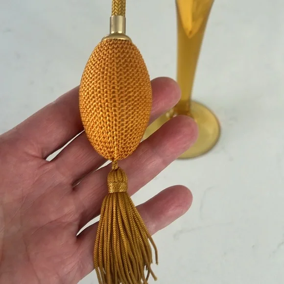 Vintage Royal Limited Perfume Spray Bottle - Picture 5 of 8